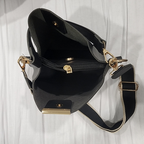Cute black & Gold Shoulder Bag - Picture 3 of 4